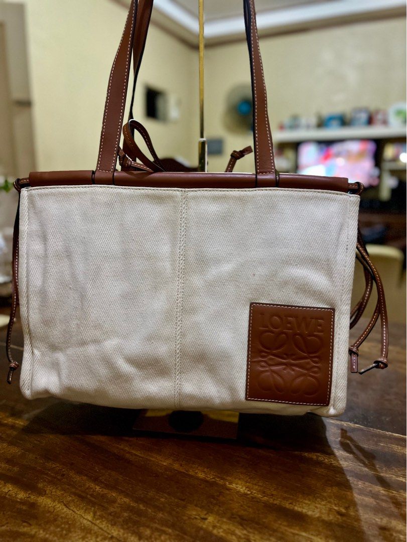 loewe cushion tote canvas (Category: Luxury Bags & Wallets) located in Bacolod City. Submitted by novymae23 (Listing ID 1403358357, Image 2). Description: loewe cushion tote canvas size large in excellent Condition No Wash Only .