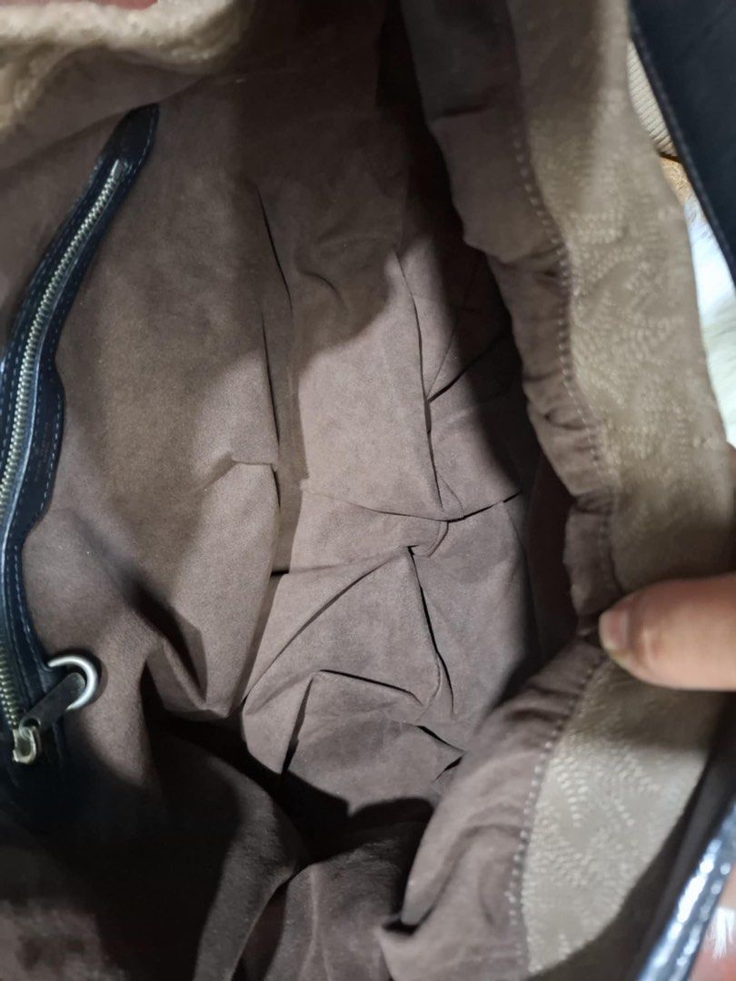 Louis Vuitton mocha Anthea fume (Category: Luxury Bags & Wallets) located in Butuan. Submitted by natalday (Listing ID 1403282245, Image 3). Description: - Authentic Louis Vuitton hobo bag - Iconic brown monogram pattern - Soft brown fabric interior - Comfortable black leather shoulder strap - Secure zipper closure - Made in Italy.