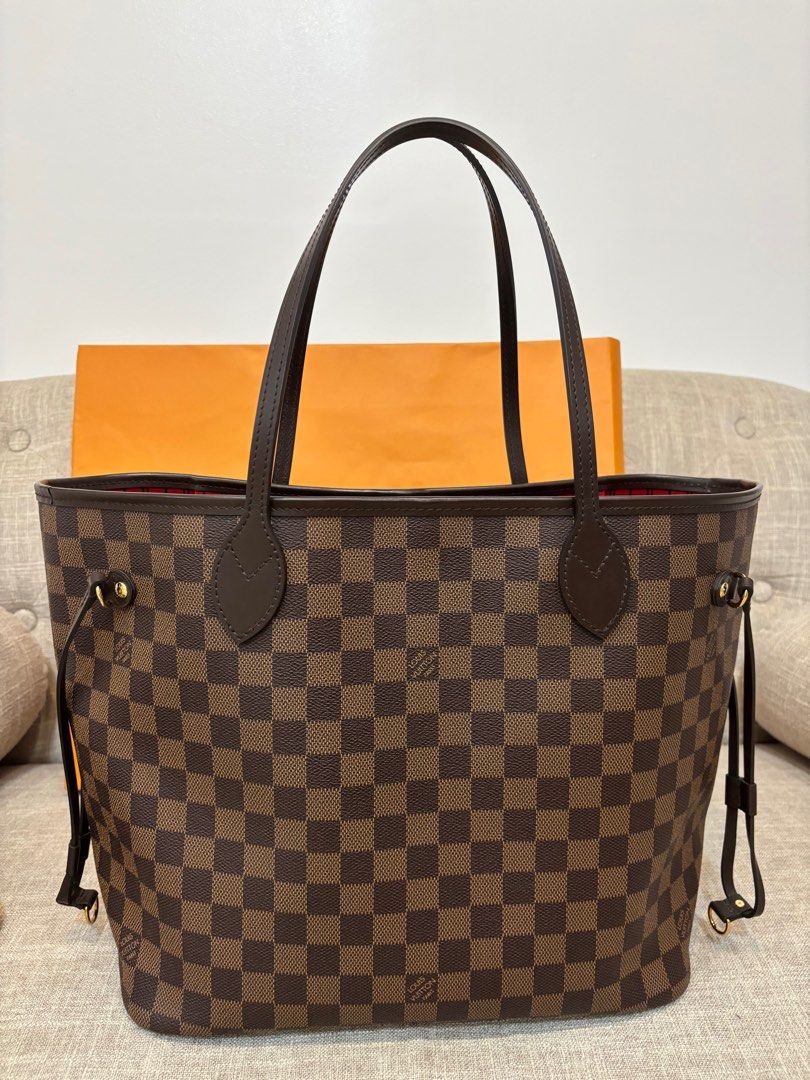 Louis Vuitton Neverfull (Category: Luxury Bags & Wallets) located in Taguig. Submitted by aizeldd (Listing ID 1403336255, Image 1). Description: ✅Louis Vuitton Neverfull bought in Paris ✅Used 5x ✅ No Damages ✅ With complete inclusions.