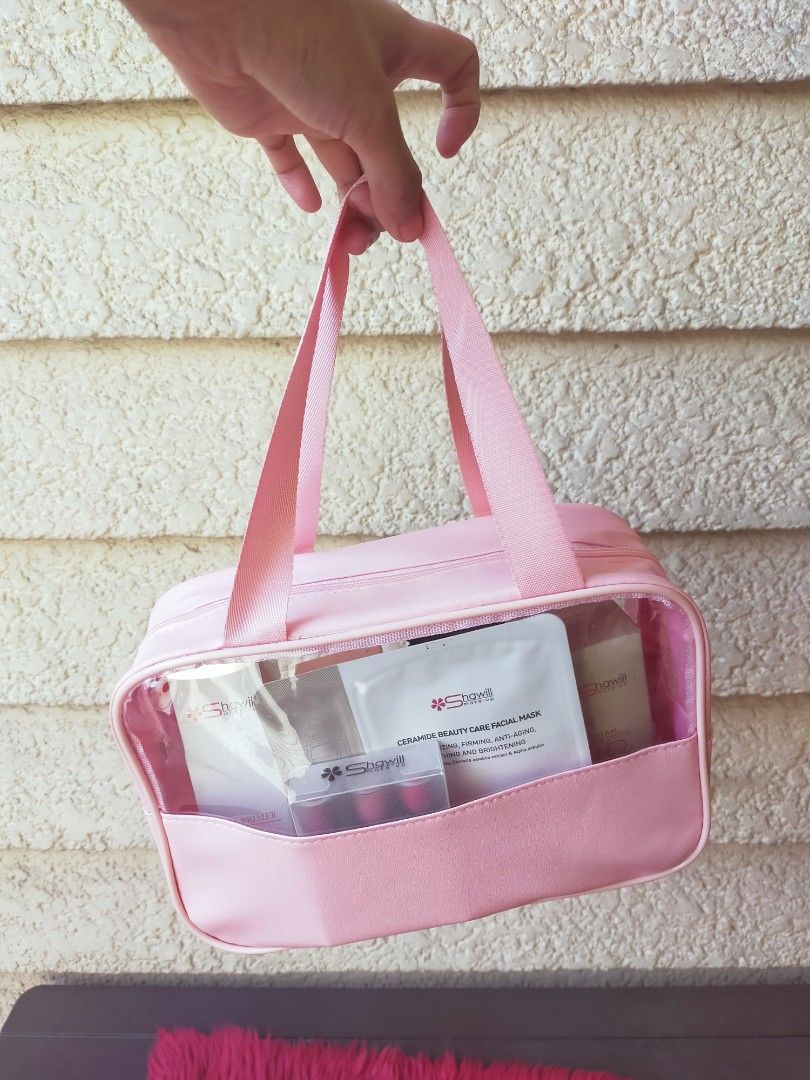 MAKE UP BAG /SKINCARE ESSENTIALS Meduim Bag (Category: Makeup) located in Quezon City. Submitted by floreskari78555 (Listing ID 1403312218, Image 2). Description: MAKE UP / SKINCARE ESSENTIALS MEDUIM BAG 26cm width 16cm height essentials bag spacious with handle transparent and leather available for retail 1pc and 10pcs -500pcs wholesale.