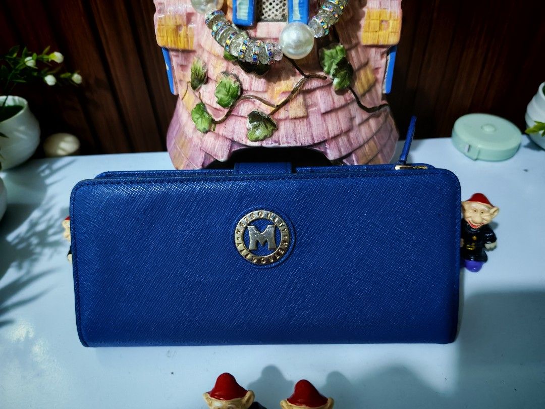 Metro City (Category: Luxury Bags & Wallets) located in Cavite. Submitted by red_2407 (Listing ID 1403351017, Image 2). Description: 𝙈𝙚𝙩𝙧𝙤 𝙘𝙞𝙩𝙮 𝚋𝚒𝚏𝚘𝚕𝚍 𝚠𝚒𝚝𝚑 𝚣𝚒𝚙 𝙰𝚛𝚘𝚞𝚗𝚍 𝚜𝚕𝚒𝚐𝚑𝚝𝚕𝚢 𝚏𝚊𝚍𝚒𝚗𝚐𝚜 𝚜𝚊 𝙻𝚘𝚐𝚘 𝚗𝚘 𝚏𝚕𝚊𝚠𝚜 𝚒𝚗𝚜𝚒𝚍𝚎 𝚖𝚊𝚗𝚢 𝚌𝚊𝚛𝚍 𝚜𝚕𝚘𝚝𝚜 𝚁𝚎𝚊𝚕 𝚂𝚊𝚏𝚏𝚒𝚊𝚗𝚘 𝚕𝚎𝚊𝚝𝚑𝚎𝚛.