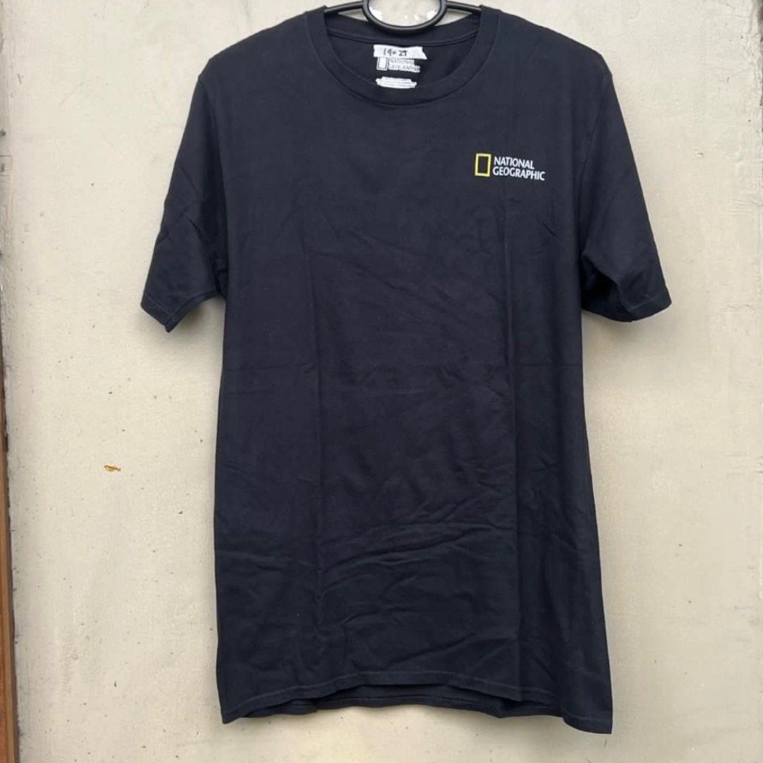 National Geographic Saturn Graphic Tee (Category: Tshirts & Polo Shirts ) located in Quezon City. Submitted by ulapaap (Listing ID 1403309141, Image 2). Description: - National Geographic t-shirt - Black color - Features a Saturn graphic on the back - Small National Geographic logo on the front - Size: 19x29 - Material: Cotton - Perfect for everyday wear.