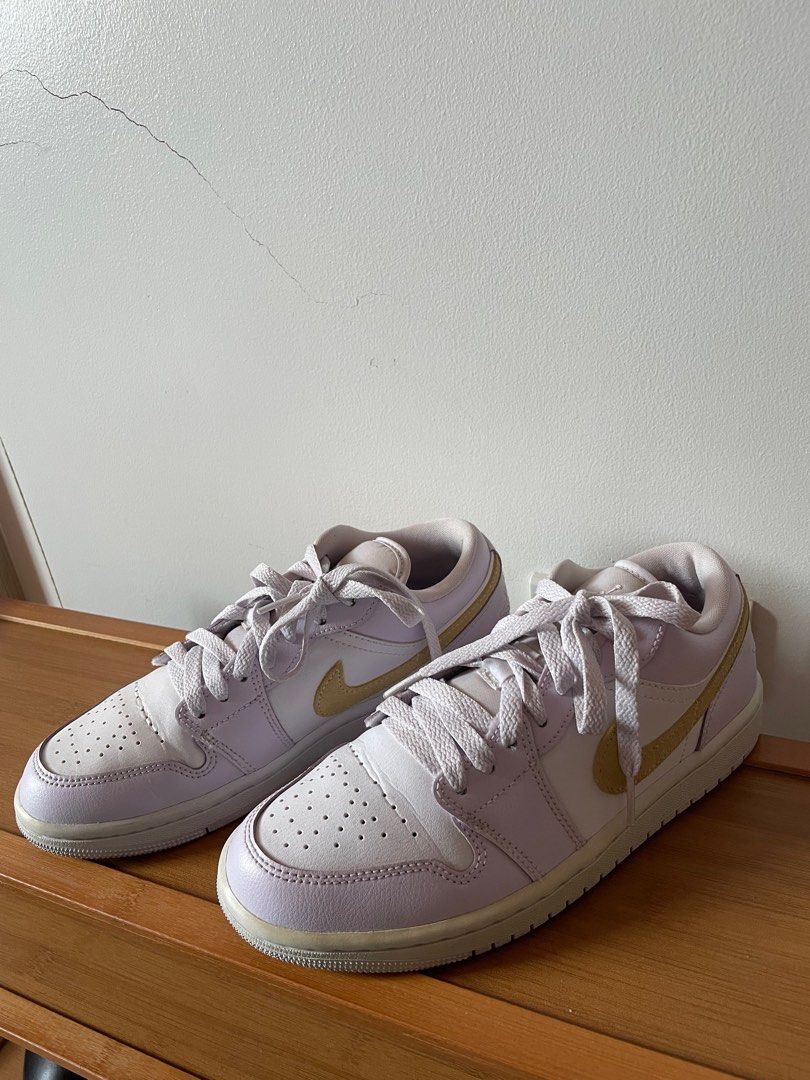 Nike Air Jordan 1 Low (Category: Sneakers) located in Cebu City. Submitted by declutter101_ (Listing ID 1403308562, Image 1). Description: Barely Used Slight to minimal discoloration PRICE STILL NEGOTIABLE!!.