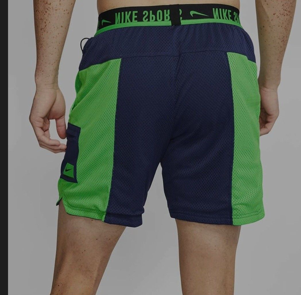 Nike Men's Reversible Training Shorts (Category: Shorts) located in Manila. Submitted by blizzardstan (Listing ID 1403275443, Image 2). Description: - Nike Large to XXL reversible shorts - Green and navy blue - Nike branded waistband - side pocket -Dei fit & Mesh material.