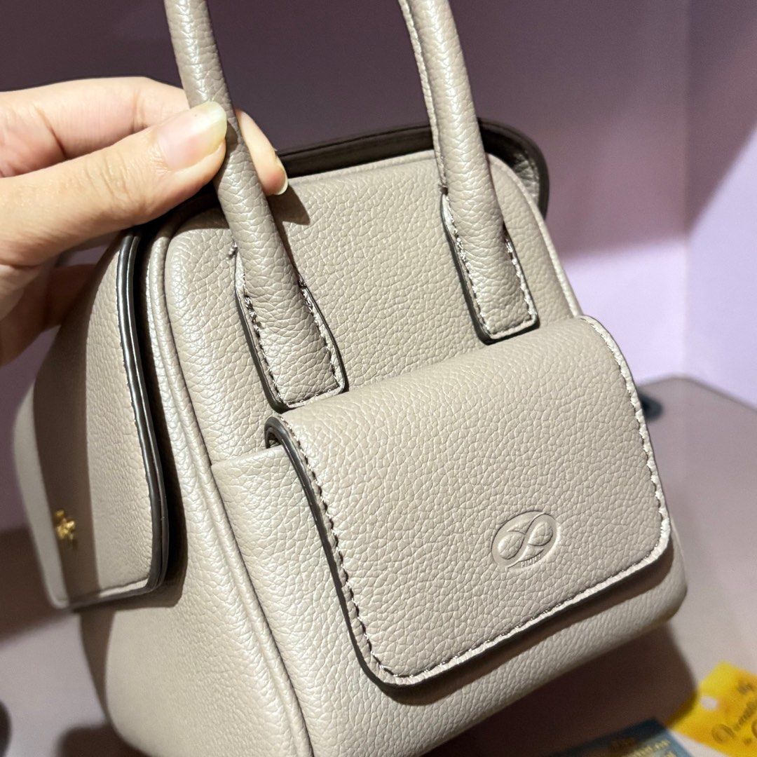 PIMMY PREMIUM auth gray treasure bag 24 cm (Category: Shoulder Bags) located in Cagayan de Oro. Submitted by liannadeclutters (Listing ID 1403234478, Image 3). Description: 📍Cagayan de Oro City • color is darker in person • authentic • worn twice only (good as new!!) • has 2 straps (crossbody & shoulder) • vvvv spacious • MOP: gcash • MOD: nationwide shipping via j&t express / delivery via maxim (within CDO) ☆ payment first through gcash ☆ shipp
