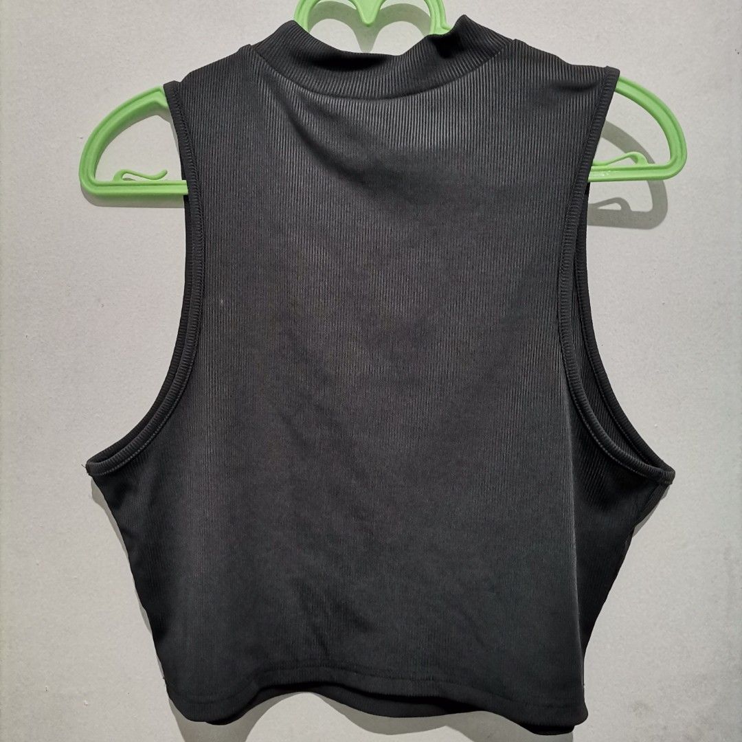 Plus size crop top (Category: Sleeveless) located in Caloocan City. Submitted by fpyf193 (Listing ID 1403422632, Image 2). Description: for sale plus size crop top gray fit until 3xl.