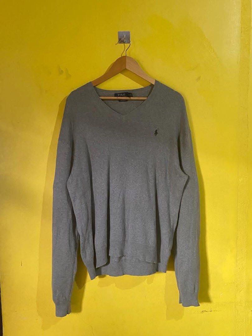 Polo Ralph Lauren V-Neck Sweater (Category: Coats, Jackets and Outerwear) located in Baler. Submitted by czarr_ (Listing ID 1403271487, Image 1). Description: - Polo Ralph Lauren V-neck sweater - Gray color - Features the iconic Polo logo - Made of fine cotton - Size: L - Versatile for layering or standalone wear.