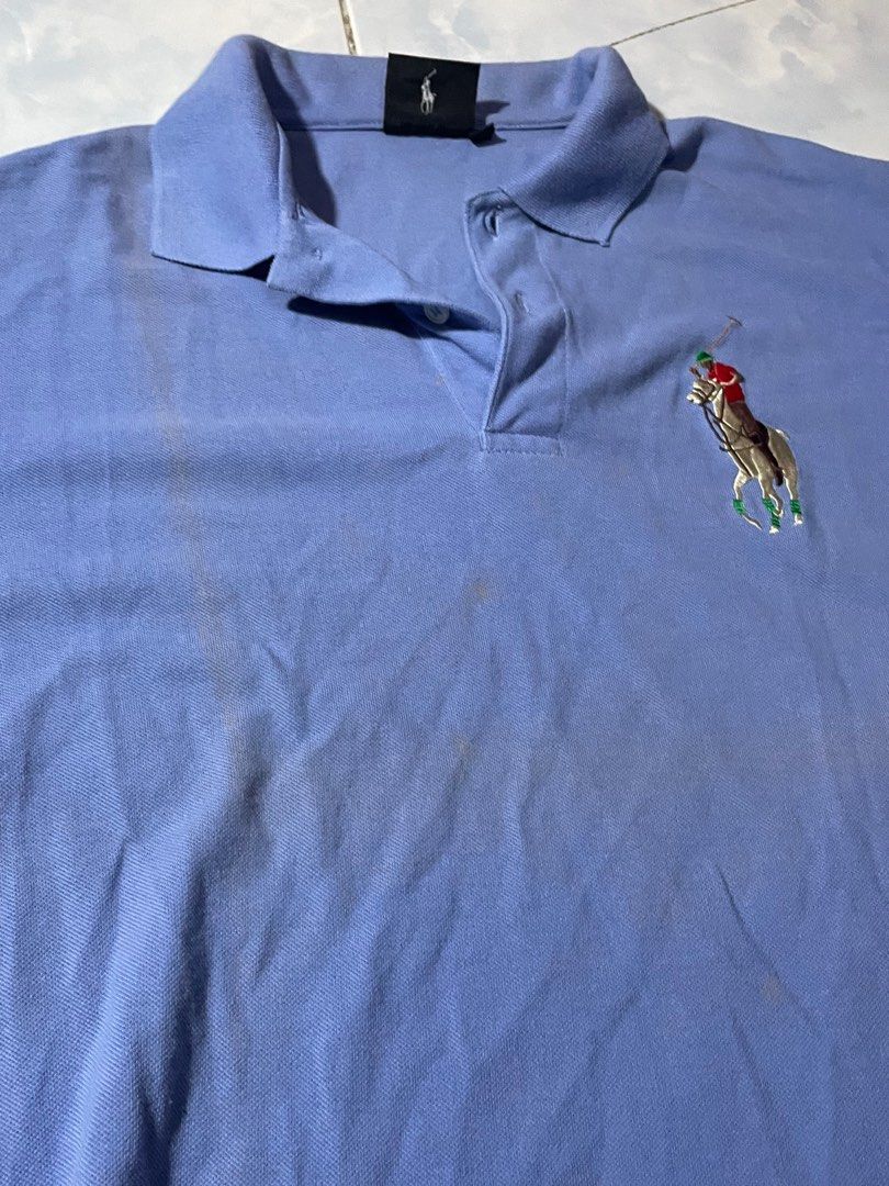 Polo (with issue) (Category: Tshirts & Polo Shirts ) located in Makati City. Submitted by berto01 (Listing ID 1403400431, Image 3). Description: polo dimes 20x28 may mag mantsa natago ng matagal sa cabinet not sure if kaya pa matanggal or madaan sa jobus.