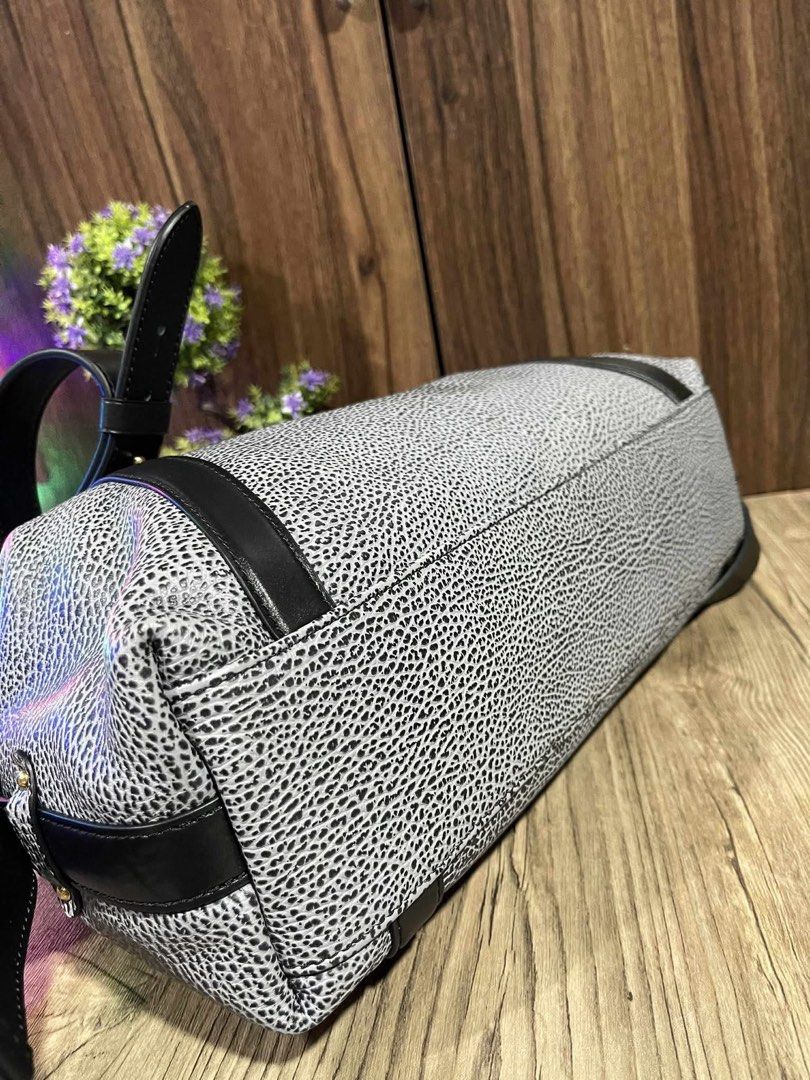 Preloved Lv Bag (Category: Luxury Bags & Wallets) located in Manila. Submitted by bagsandshoesmanymore (Listing ID 1403240478, Image 3). Description: Preloved Lv Dark denim Size 38cm(L) x 15cm(H) x 15cm(W) Lambskin leather Gold toned hardware Zip closure Inside pocket Leather plastron Side sliding straps Good condition Actual photod posted Please read before you order 👉🏻❗️Payment first before shipping ❗️Cut off time of payment 11am sameday deli