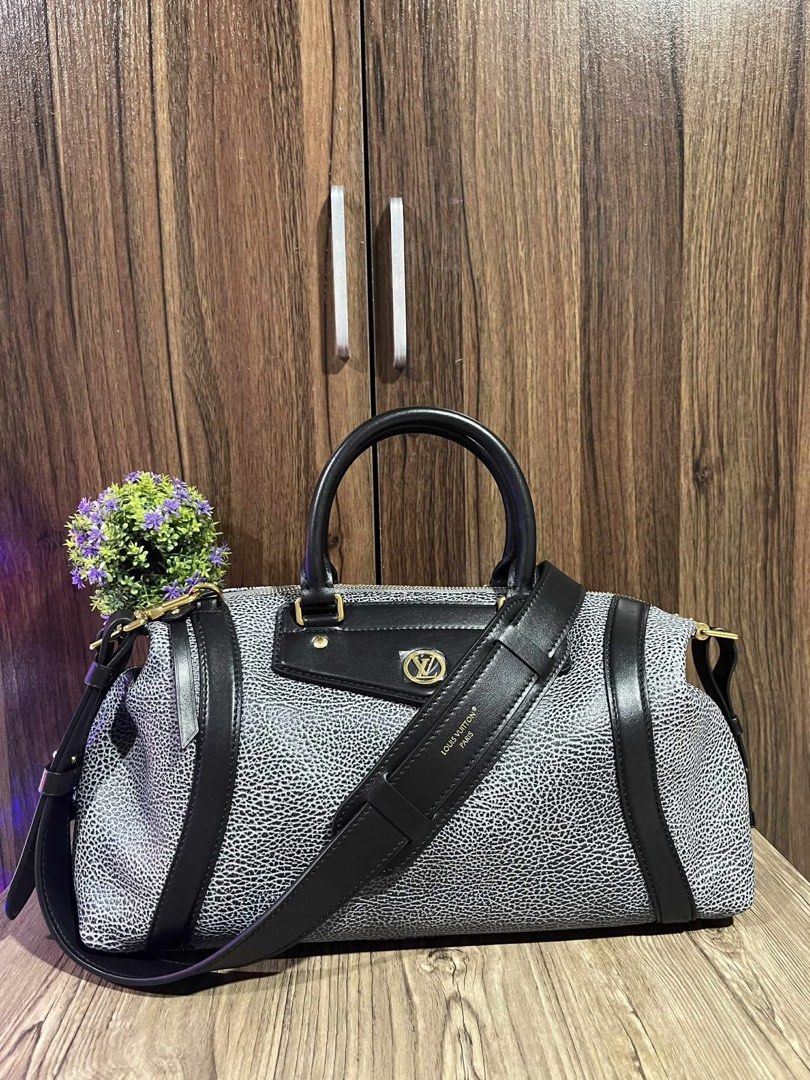 Preloved Lv Bag (Category: Luxury Bags & Wallets) located in Manila. Submitted by bagsandshoesmanymore (Listing ID 1403240478, Image 1). Description: Preloved Lv Dark denim Size 38cm(L) x 15cm(H) x 15cm(W) Lambskin leather Gold toned hardware Zip closure Inside pocket Leather plastron Side sliding straps Good condition Actual photod posted Please read before you order 👉🏻❗️Payment first before shipping ❗️Cut off time of payment 11am sameday deli