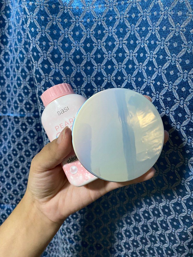 SASI | Pearly Glow Powder with compact (Category: Makeup) located in Manila. Submitted by missthrift___ (Listing ID 1403354749, Image 2). Description: bought for 170 both gives you instant glow finish matte never been used as in even cushion.