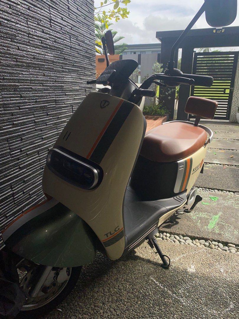 TAILG TLG ELECTRIC MOTORCYCLE (Category: Motorbikes for Sale) located in Cavite. Submitted by vvvv.store (Listing ID 1403280976, Image 1). Description: It has a maximum speed of 65 km/h and a charging time of 6-8 hours. BATTERY LIFE DEPENDING ON USE USUALLY RANGES FOR 60-200km cover for total with moderate use TLG F55 Universe model features a 2000W motor, a 72V38Ah graphene battery, and a range of 100km on a single charge. The scooter is equippe