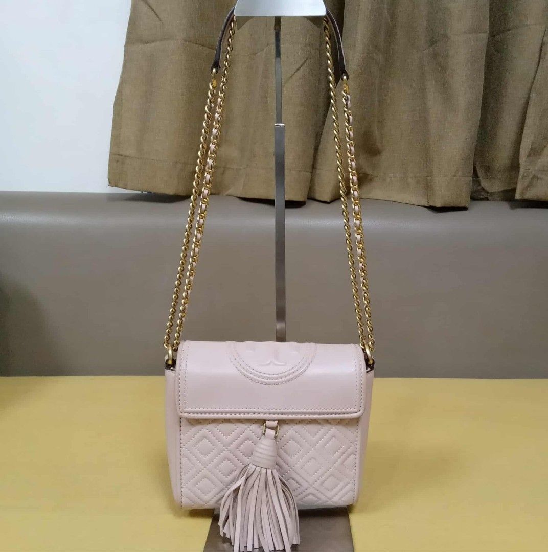 Tory Burch Sling Bag (Category: Luxury Bags & Wallets) located in Taguig. Submitted by esa.agustin (Listing ID 1403394942, Image 2). Description: Original Tory Burch leather blush pink sling bag..