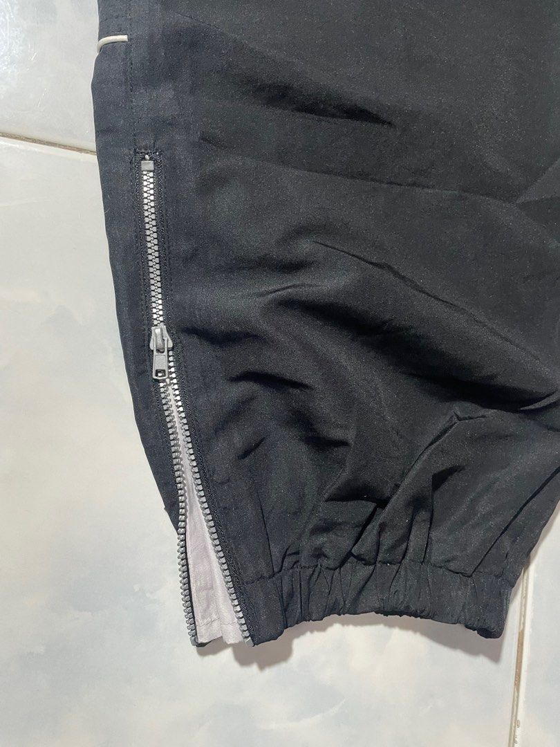 Track pants (Category: Activewear) located in Makati City. Submitted by berto01 (Listing ID 1403402591, Image 3). Description: track pants (zjstar) good condition lightweight dimes: 22x40.