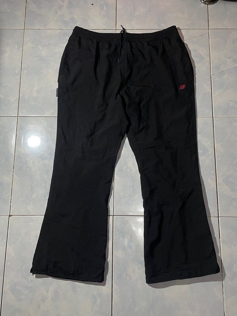 NEW BALANCE trackpants bootcut (Category: Activewear) located in Makati City. Submitted by berto01 (Listing ID 1403403213, Image 1). Description: TRACKPANTS BOOTCUT! (new balance) 21x40inches good condition.