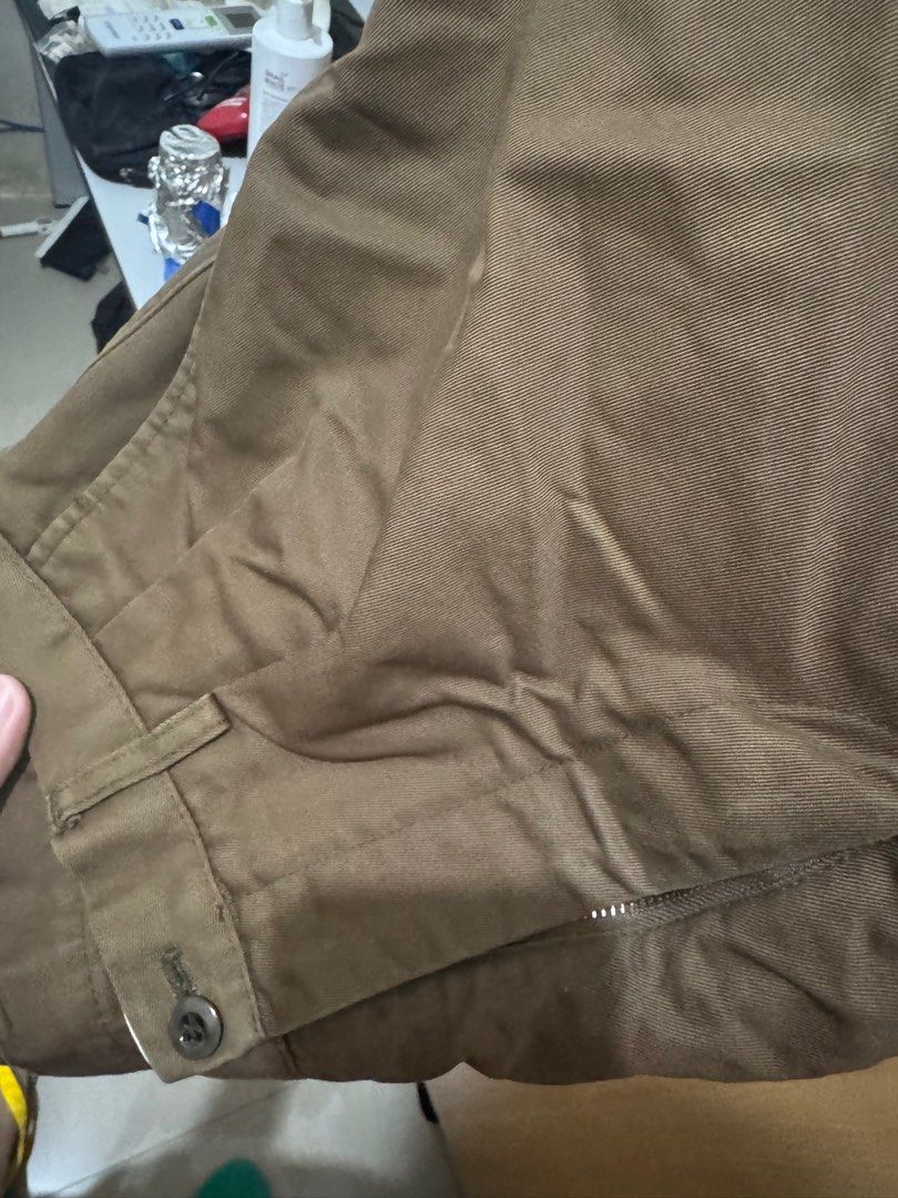 Uniqlo Brown Straight Pants (Category: Trousers) located in Las Pinas. Submitted by jacobd124 (Listing ID 1403314120, Image 2). Description: used a few times.