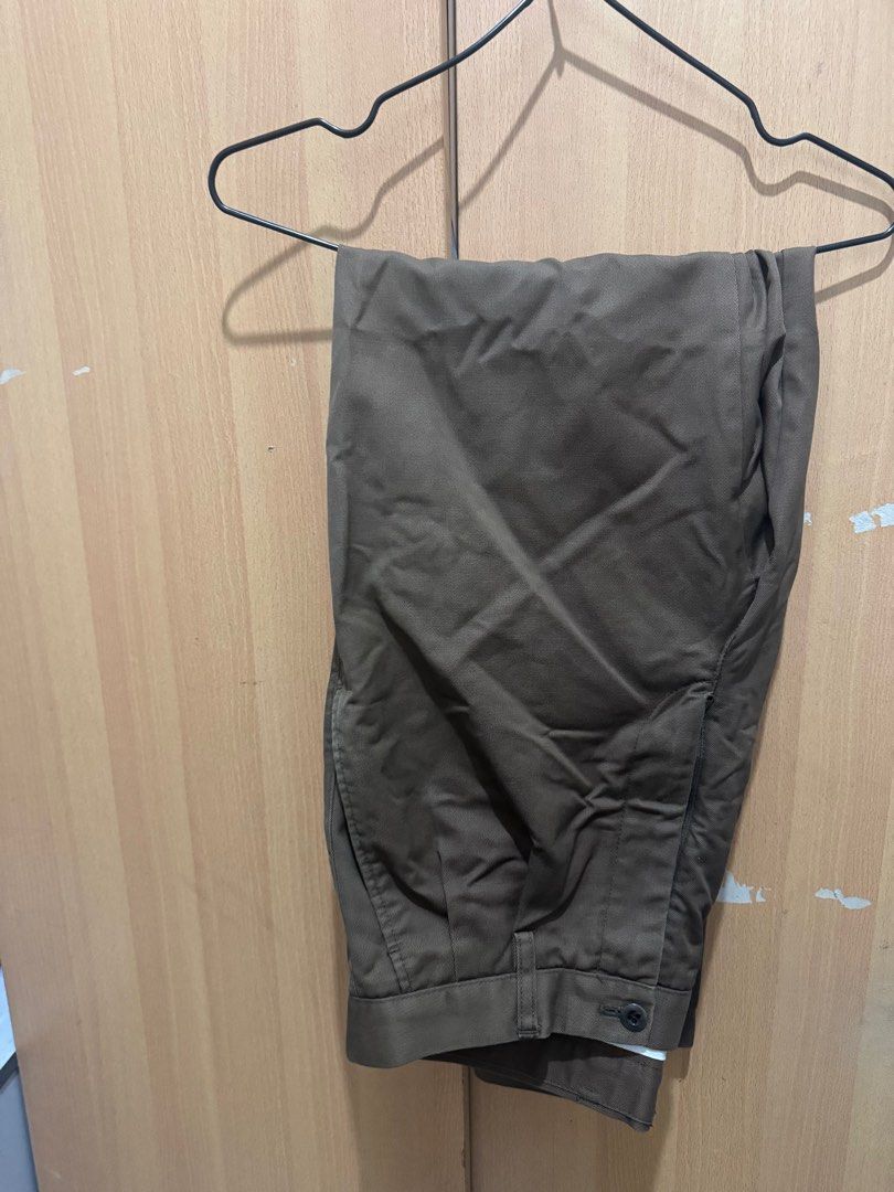 Uniqlo Brown Straight Pants (Category: Trousers) located in Las Pinas. Submitted by jacobd124 (Listing ID 1403314120, Image 1). Description: used a few times.