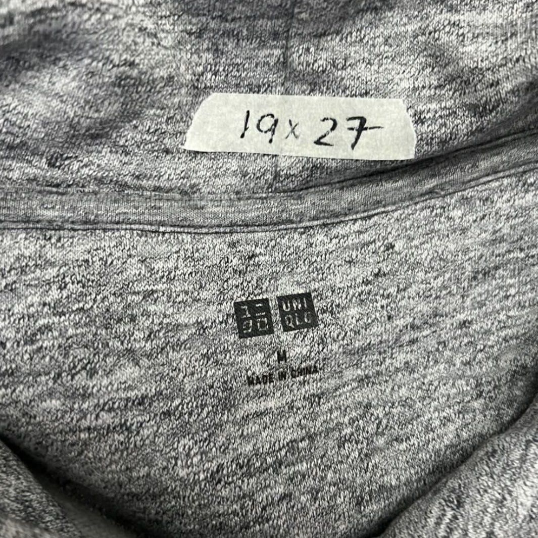 Uniqlo Gray Hoodie (Category: Hoodies) located in Quezon City. Submitted by ulapaap (Listing ID 1403311373, Image 3). Description: .