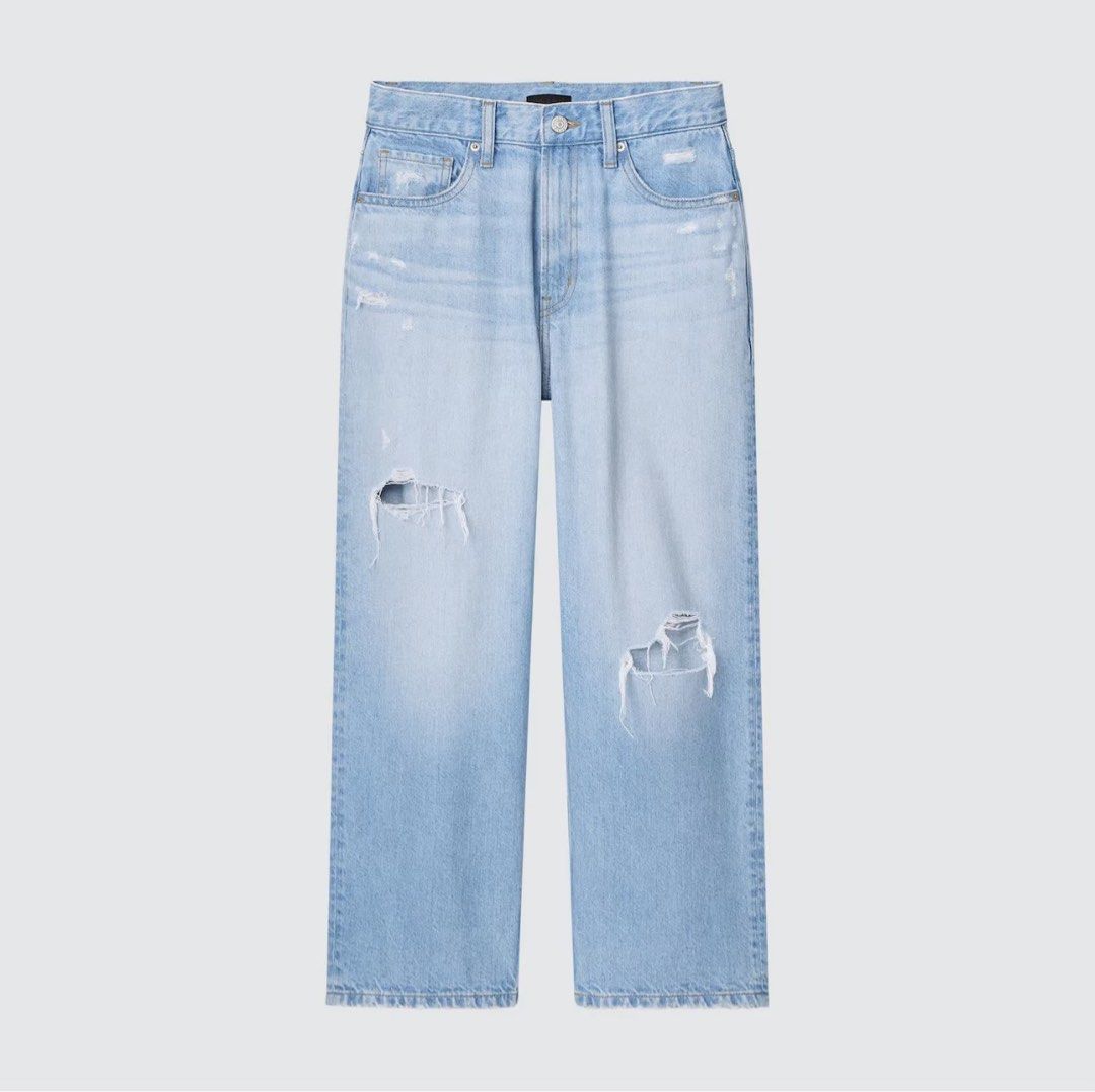 Uniqlo Loose Cropped Jeans (Category: Jeans) located in San Fernando. Submitted by chweez (Listing ID 1403297788, Image 2). Description: Size: 28 (71 cm) on tag 100% cotton denim with a natural finish developed by Kaihara. - Versatile relaxed cut. - Cropped length complements the relaxed cut. ‼️No rush shipping. Sf c/o buyer WW photo grabbed online from the reviews.