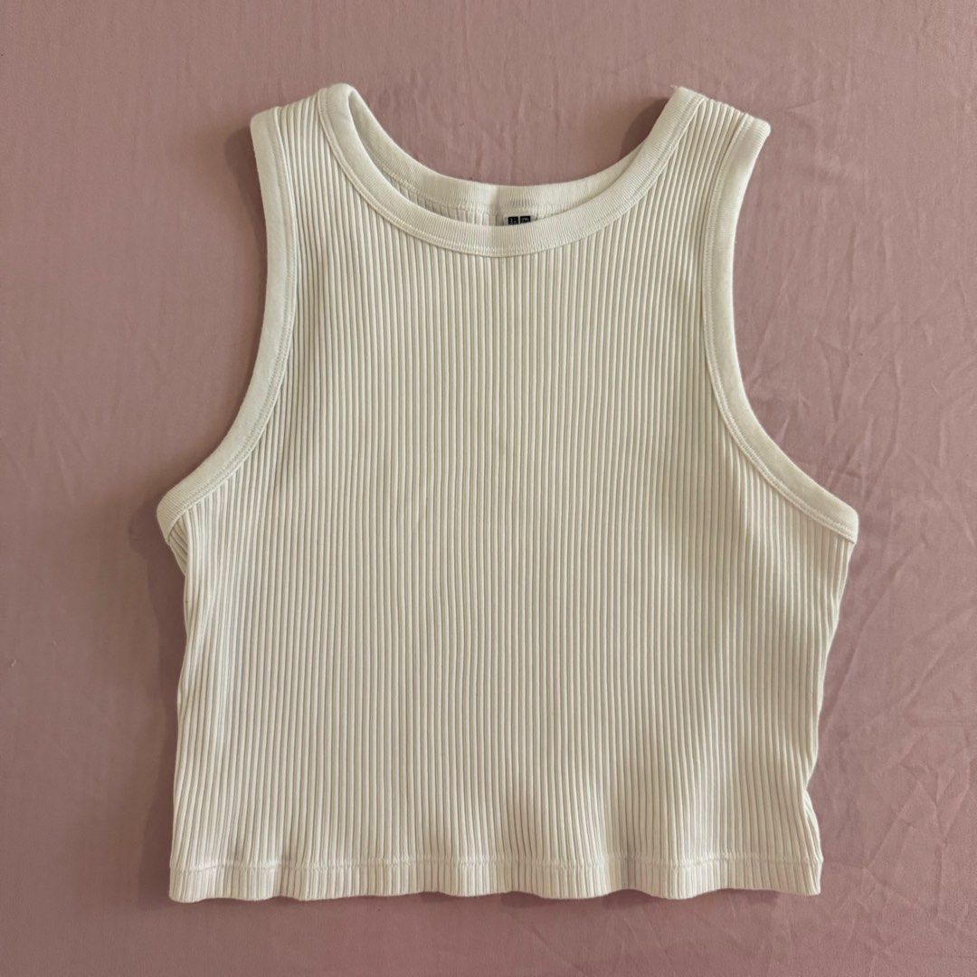 UNIQLO Ribbed Tank Top (Category: Sleeveless) located in Quezon City. Submitted by breadjinnies (Listing ID 1403270669, Image 1). Description: - good as new.