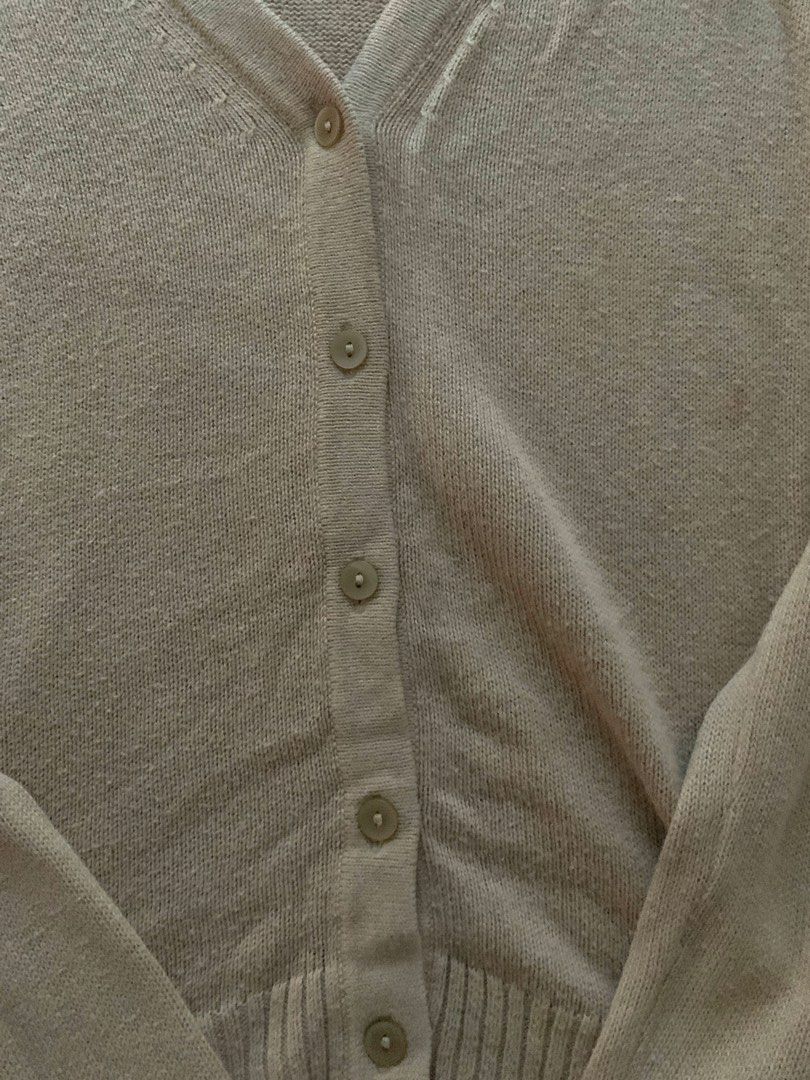 Uniqlo V-Neck Cardigan (Category: Coats, Jackets and Outerwear) located in Paranaque City. Submitted by smconsul (Listing ID 1403281223, Image 2). Description: - Uniqlo V-neck cardigan - Button closure - Long sleeves - Ribbed hem - Neutral color - Great for layering - Size tag visible - Versatile style 21 x 17.