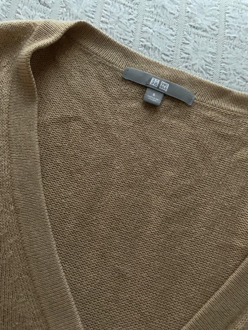 Uniqlo V-Neck Cardigan (Category: Coats, Jackets and Outerwear) located in Paranaque City. Submitted by smconsul (Listing ID 1403281223, Image 3). Description: - Uniqlo V-neck cardigan - Button closure - Long sleeves - Ribbed hem - Neutral color - Great for layering - Size tag visible - Versatile style 21 x 17.
