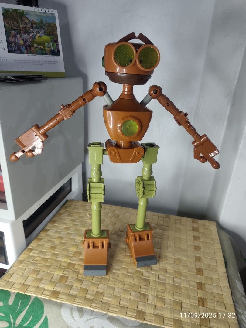 Vintage Disney Treasure Planet B.E.N. Figure (Category: Figurines & Statues) located in Quezon City. Submitted by fernan_jaranilla (Listing ID 1403306422, Image 1). Description: - McDonald's robot collectible toy - Color: Brown and green - Material: Plastic - Articulated limbs First to pay gets item. Please follow us and check out our other ads for more items and updates. Thank you..