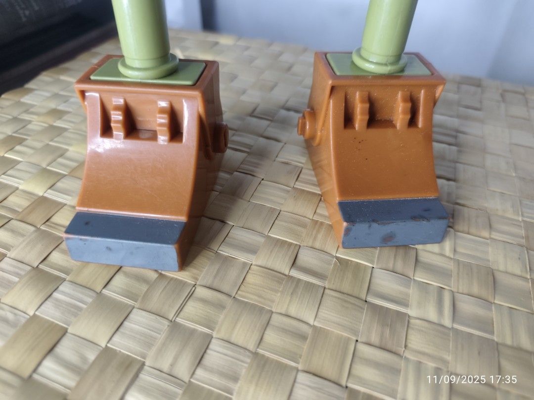 Vintage Disney Treasure Planet B.E.N. Figure (Category: Figurines & Statues) located in Quezon City. Submitted by fernan_jaranilla (Listing ID 1403306422, Image 3). Description: - McDonald's robot collectible toy - Color: Brown and green - Material: Plastic - Articulated limbs First to pay gets item. Please follow us and check out our other ads for more items and updates. Thank you..