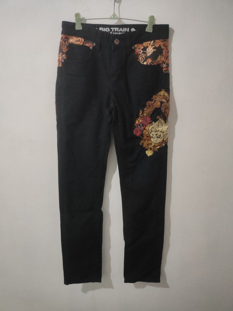 Y2K Big Train Japan Embroidered Pants (Category: Jeans) located in Ozamiz City. Submitted by outregrails (Listing ID 1403354292, Image 1). Description: Excellent condition No issue Color rate 9.9/10 Waist 28 Length 43.