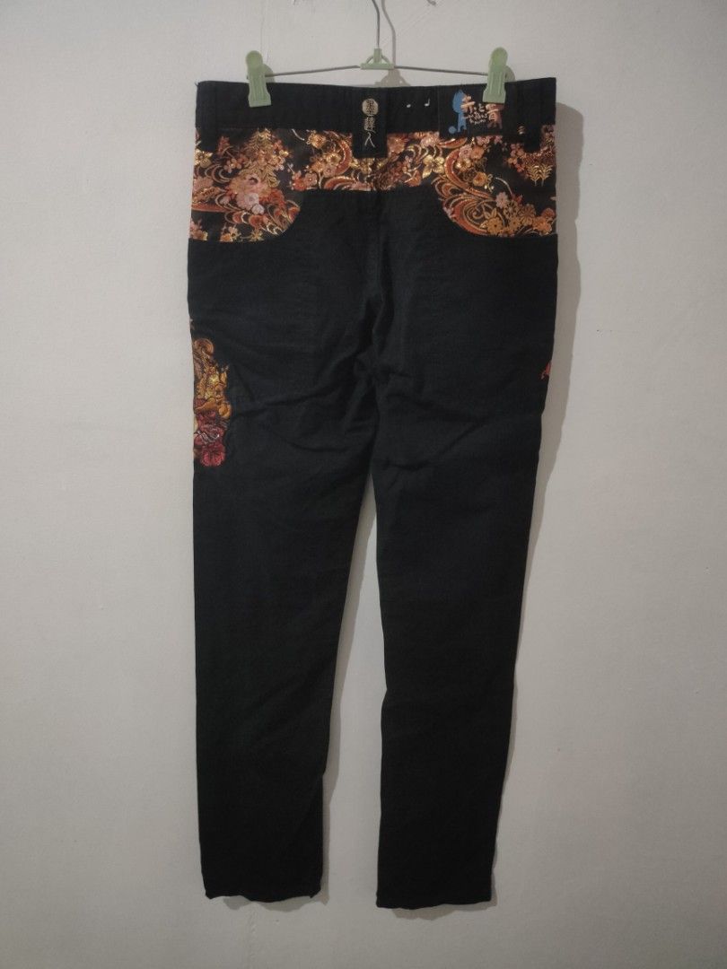 Y2K Big Train Japan Embroidered Pants (Category: Jeans) located in Ozamiz City. Submitted by outregrails (Listing ID 1403354292, Image 2). Description: Excellent condition No issue Color rate 9.9/10 Waist 28 Length 43.