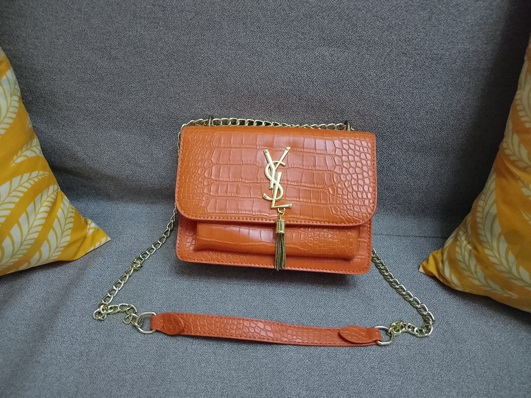 YSL chain bag (Category: Luxury Bags & Wallets) located in Santiago. Submitted by mnltinne (Listing ID 1403351477, Image 1). Description: .