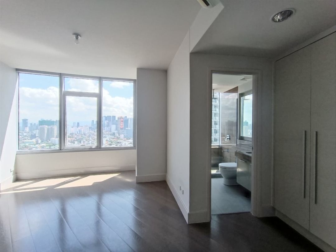 3BR Unit For Sale - Proscenium Kirov (Category: Apartments & Condos) located in Makati City. Submitted by vsg.realestate (Listing ID 1403504585, Image 3). Description: 🔆 3BR Unit For Sale - Proscenium Kirov 📌Property Details 40th Floor 3BR 3TB 223 sqm Semi Furnished 2 Parking Slots 📌Features Panoramic balcony facing views of the amenities High end kitchen appliances Closed kitchen All bedrooms w T&B Bathtub Powder room Maid's room w T&B Laundr