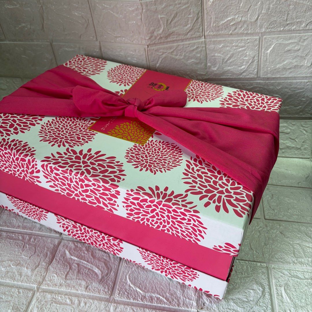 Container Box (Category: Storage Boxes & Baskets) located in Manila. Submitted by thekidshop (Listing ID 1385172997, Image 2). Description: White pink .