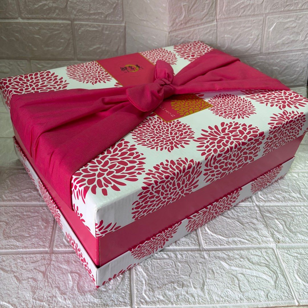 Container Box (Category: Storage Boxes & Baskets) located in Manila. Submitted by thekidshop (Listing ID 1385172997, Image 3). Description: White pink .
