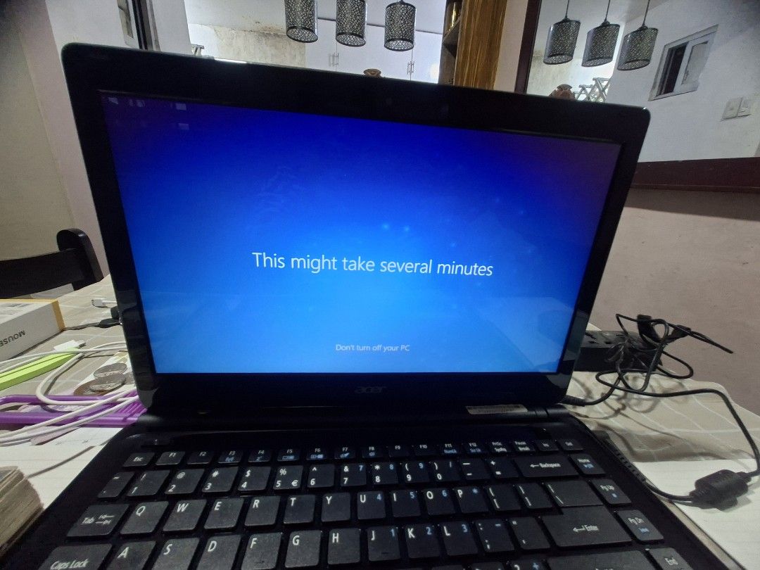 Acer Aspire E1-470 Laptop with issue (Category: Laptops & Notebooks) located in Bulacan. Submitted by rafaesarisari (Listing ID 1403481137, Image 3). Description: Acer Aspire E1-470 laptop with Intel Core i3-3217U processor, 4GB DDR3L memory, and a 1000GB HDD. It features a 14.0" HD LED LCD screen, DVD-Super Multi DL drive, and 802.11b/g/n + BT. Includes a 4-cell Li-ion battery. The laptop is shown powered on. With new battery ( replaced new one 