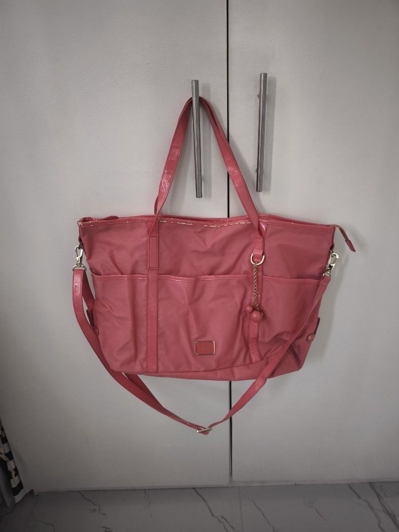 Agnes B. Voyage Tote Bag (Category: Tote Bags) located in Pasig City. Submitted by ruthreyes11 (Listing ID 1403507279, Image 1). Description: Agnes B Voyage 2nd hand bag. very much okay aside from the tuklap sa linings. nainitan nung ginamit ko sa beach.