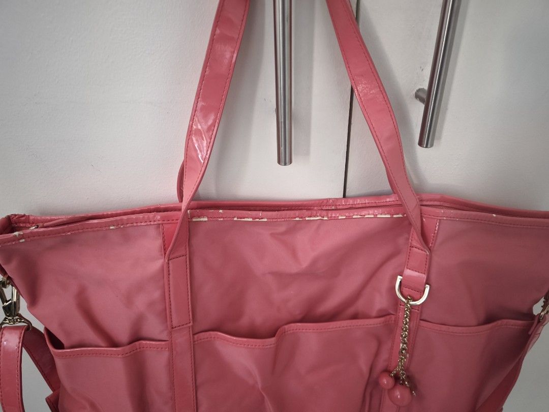 Agnes B. Voyage Tote Bag (Category: Tote Bags) located in Pasig City. Submitted by ruthreyes11 (Listing ID 1403507279, Image 3). Description: Agnes B Voyage 2nd hand bag. very much okay aside from the tuklap sa linings. nainitan nung ginamit ko sa beach.