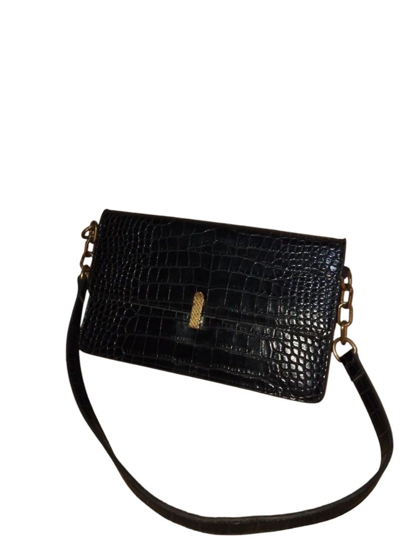 Balenciaga Croc Leather Shoulder Bag (Category: Luxury Bags & Wallets) located in Taytay. Submitted by the_vtg_pop-up (Listing ID 1403458046, Image 1). Description: .