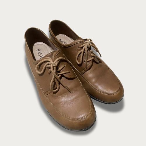 Basto Brown Leather Loafers Shoes (Category: Heels) located in Caloocan City. Submitted by laleya07 (Listing ID 1403459123, Image 2). Description: - Basto brown leather shoes - 37-38 Shoe size - Lace-up style - Rounded toe - Low heel - Basto brand on insole - Made of leather - Classic and versatile.