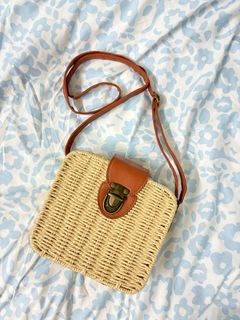 (Category: ) located in . Submitted by yourfavpreloved_ (Listing ID 1403475048, Image 1). Description: .