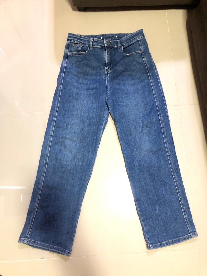 Blue Denim Wide Leg Jeans (Category: Jeans) located in Bulacan. Submitted by jlkai (Listing ID 1403461537, Image 2). Description: W: 30-32 L: 37.5 No issues Strechable Comfy pants .