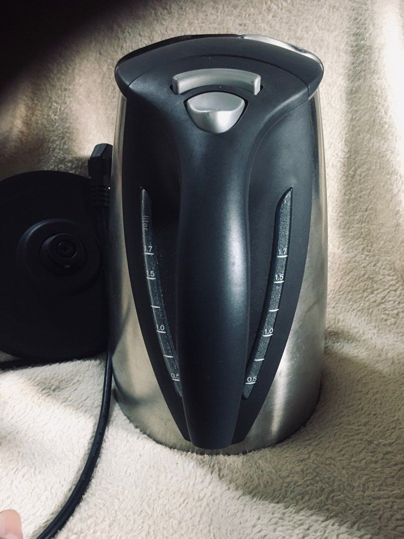 Braun Electric Kettle (Category: Kettles & Airpots) located in Manila. Submitted by noemiaspa1702 (Listing ID 1403479025, Image 2). Description: - Braun electric kettle - Stainless steel body - Black handle and lid - Water level indicator - Separate circular base - Power button - Easy-pour spout - Braun logo visible.