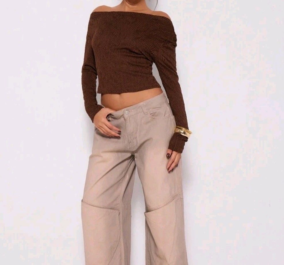 Brown Off-Shoulder top (Category: Others Tops) located in Makati City. Submitted by repeatsbyriii (Listing ID 1403496018, Image 3). Description: - Brown off-shoulder crop top - Long sleeves - Textured fabric - Chic and modern design - Pairs well with high-waisted bottoms - Versatile wardrobe piece.