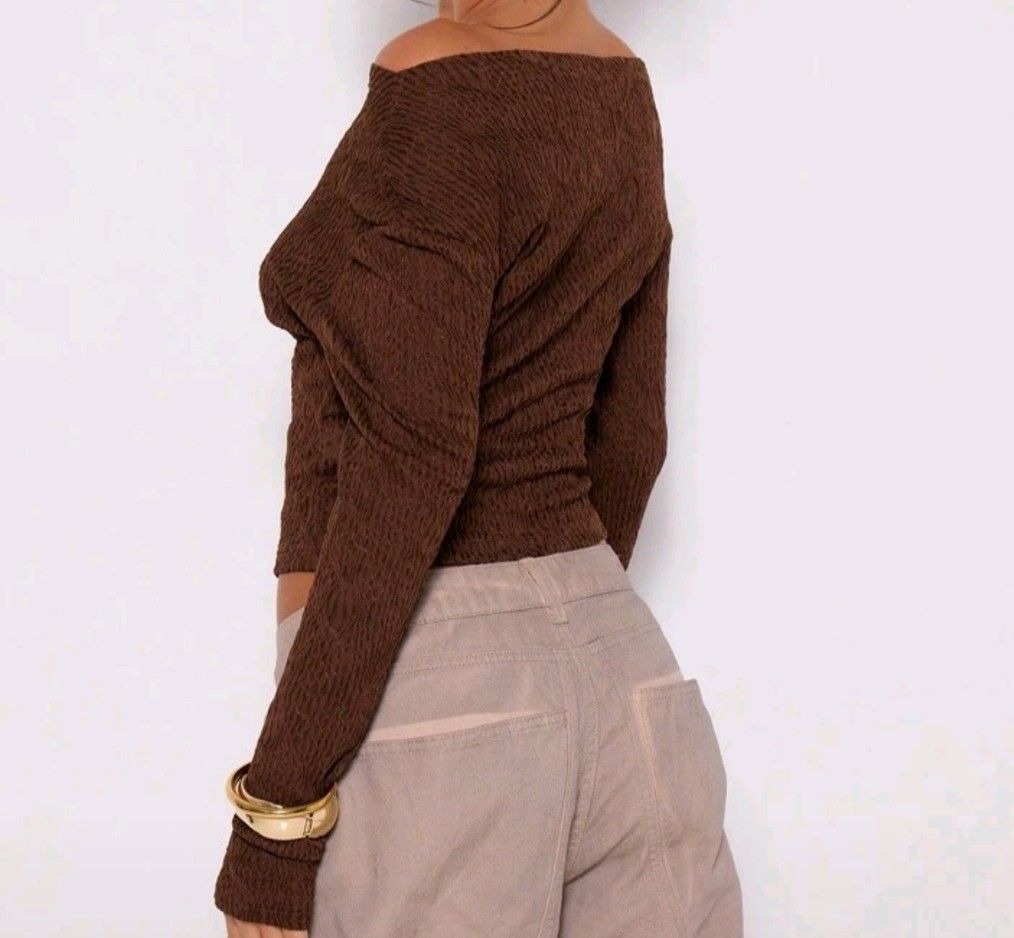 Brown Off-Shoulder top (Category: Others Tops) located in Makati City. Submitted by repeatsbyriii (Listing ID 1403496018, Image 2). Description: - Brown off-shoulder crop top - Long sleeves - Textured fabric - Chic and modern design - Pairs well with high-waisted bottoms - Versatile wardrobe piece.