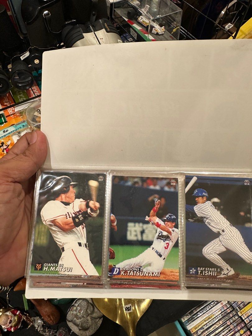 Calbee Professional Baseball Chips card holder from 2001 (Category: Trading Cards Accessories) located in Rodriguez. Submitted by pwestoonlinestore (Listing ID 1403428581, Image 2). Description: May laman sa loob .