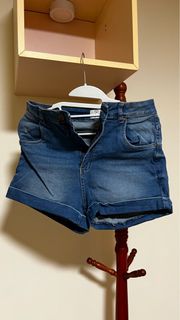 (Category: ) located in . Submitted by thrift_shop_ (Listing ID 1403465535, Image 1). Description: .