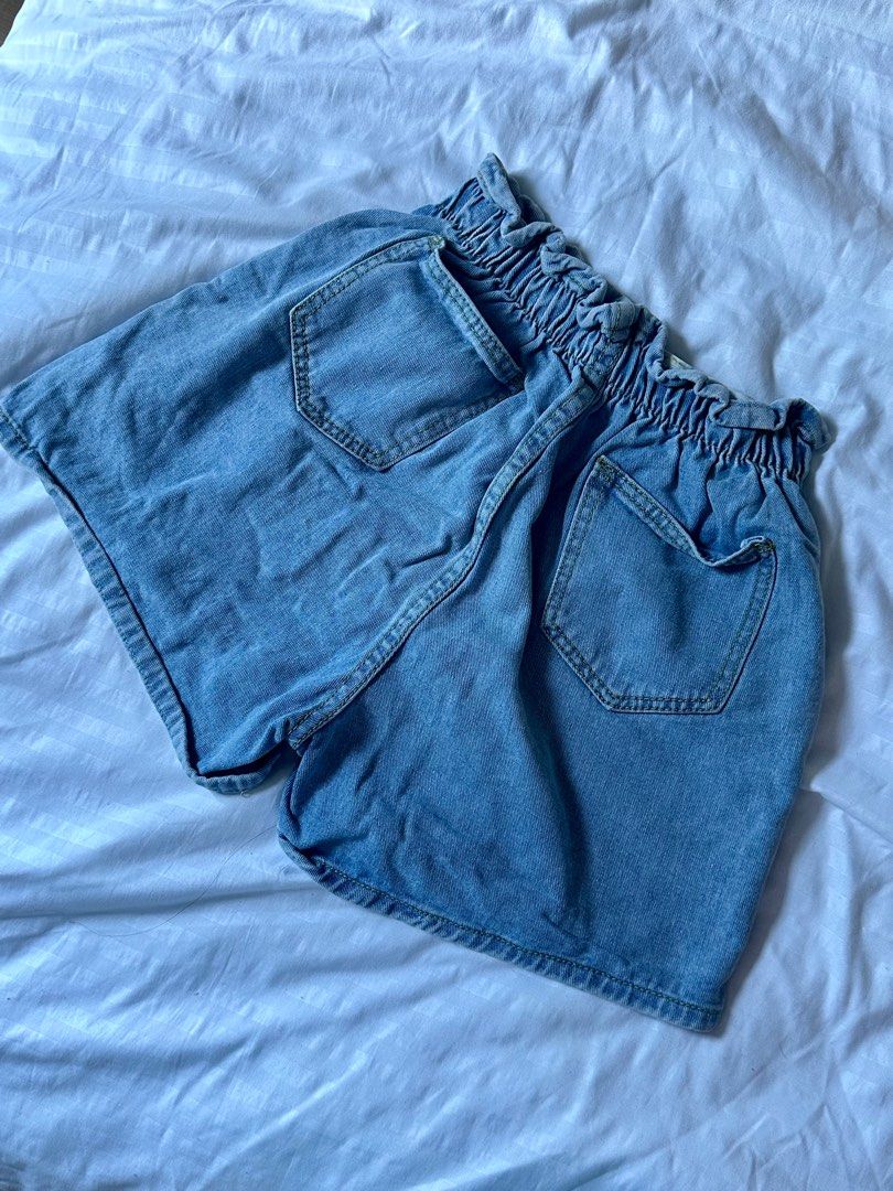 Denim Shorts with Elastic Waist (Category: Shorts) located in Taguig. Submitted by dentisimo (Listing ID 1403507905, Image 2). Description: - Light blue denim shorts - Elastic waistband - Relaxed fit - Two front pockets - Two back pockets - Medium weight denim - Perfect for casual wear.