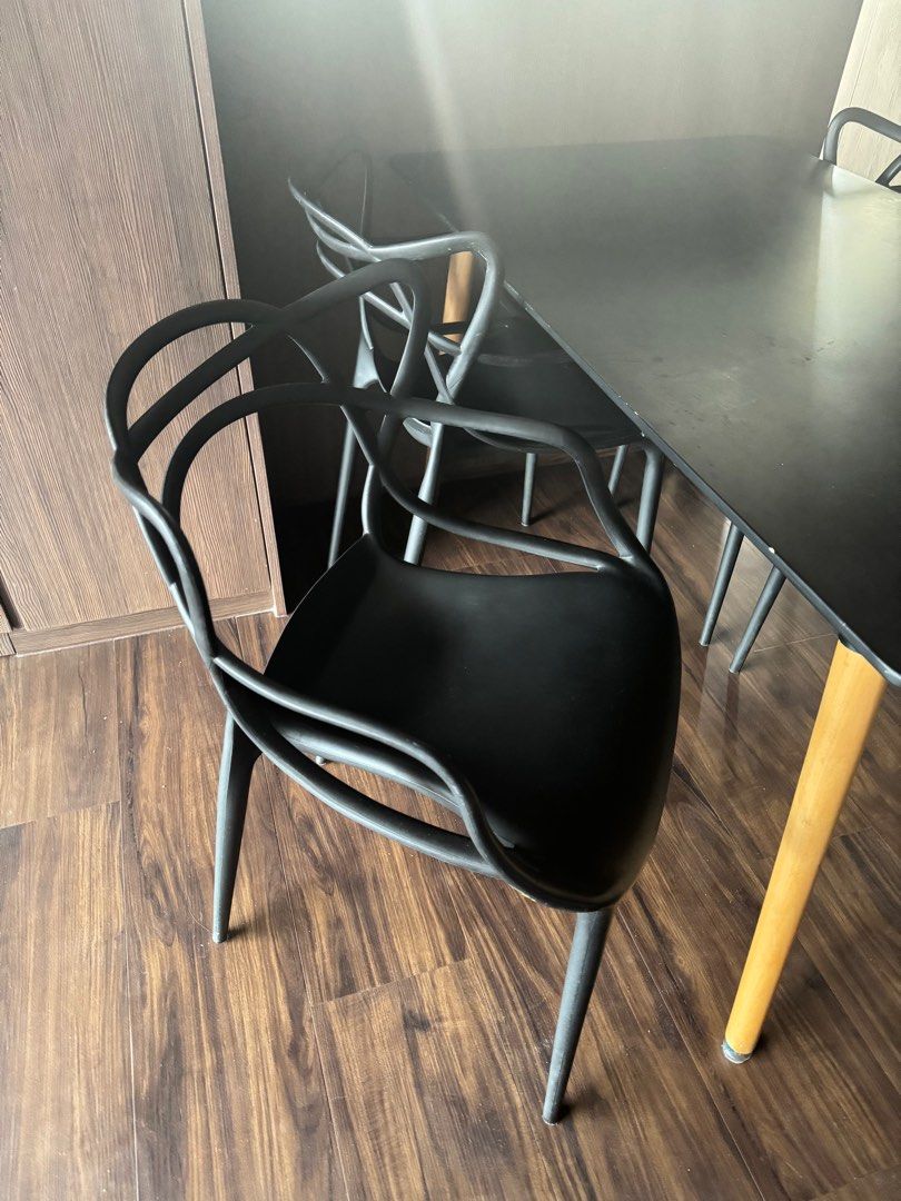 Dining Table Set (Category: Tables & Sets) located in Singapore. Submitted by style_2025 (Listing ID 1403568316, Image 3). Description: .