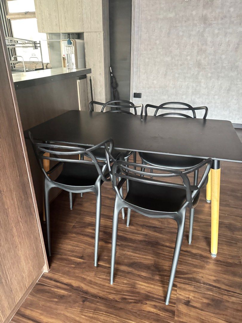 Dining Table Set (Category: Tables & Sets) located in Singapore. Submitted by style_2025 (Listing ID 1403568316, Image 1). Description: .