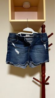 (Category: ) located in . Submitted by thrift_shop_ (Listing ID 1403465636, Image 1). Description: .